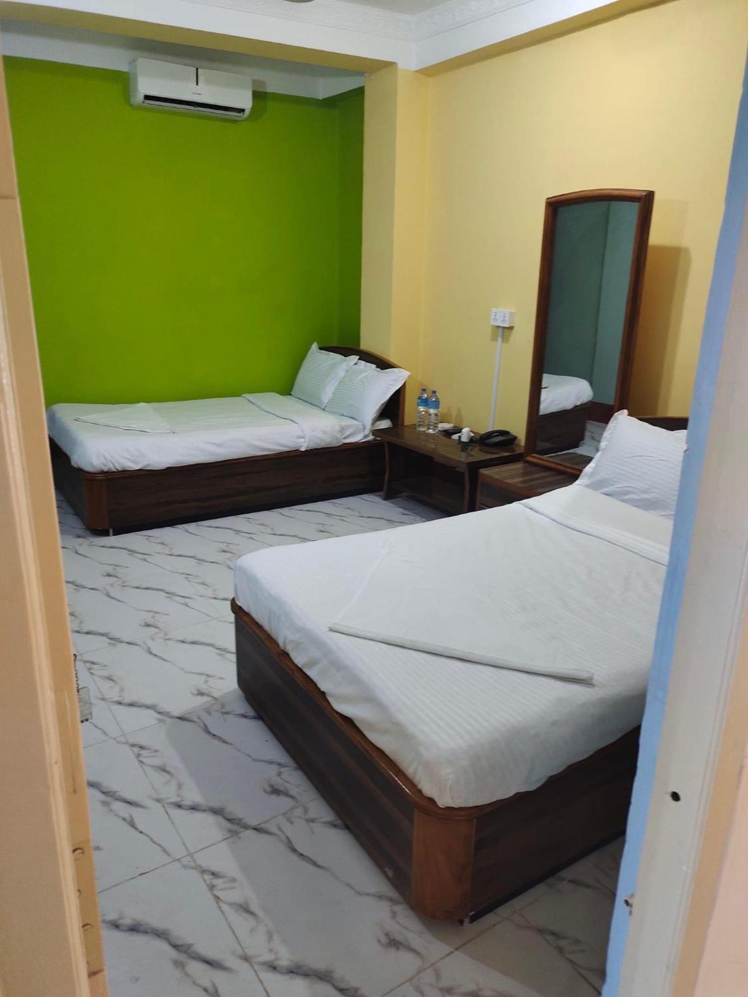 Hotel Samrat Inn Pvt Ltd Lahan Exterior foto