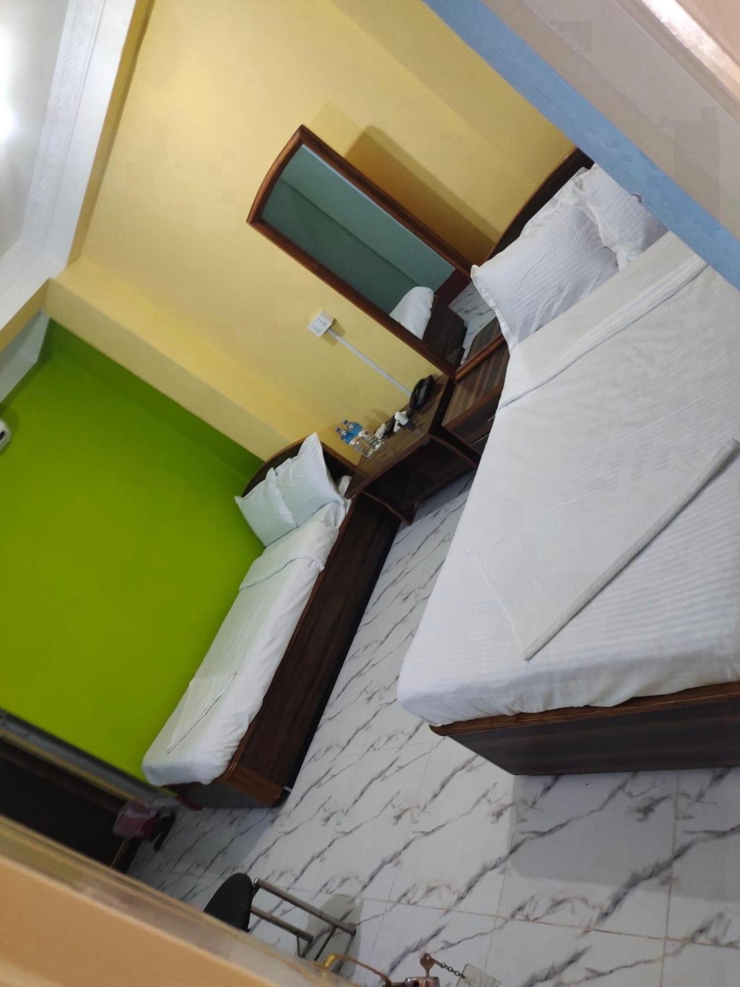 Hotel Samrat Inn Pvt Ltd Lahan Exterior foto