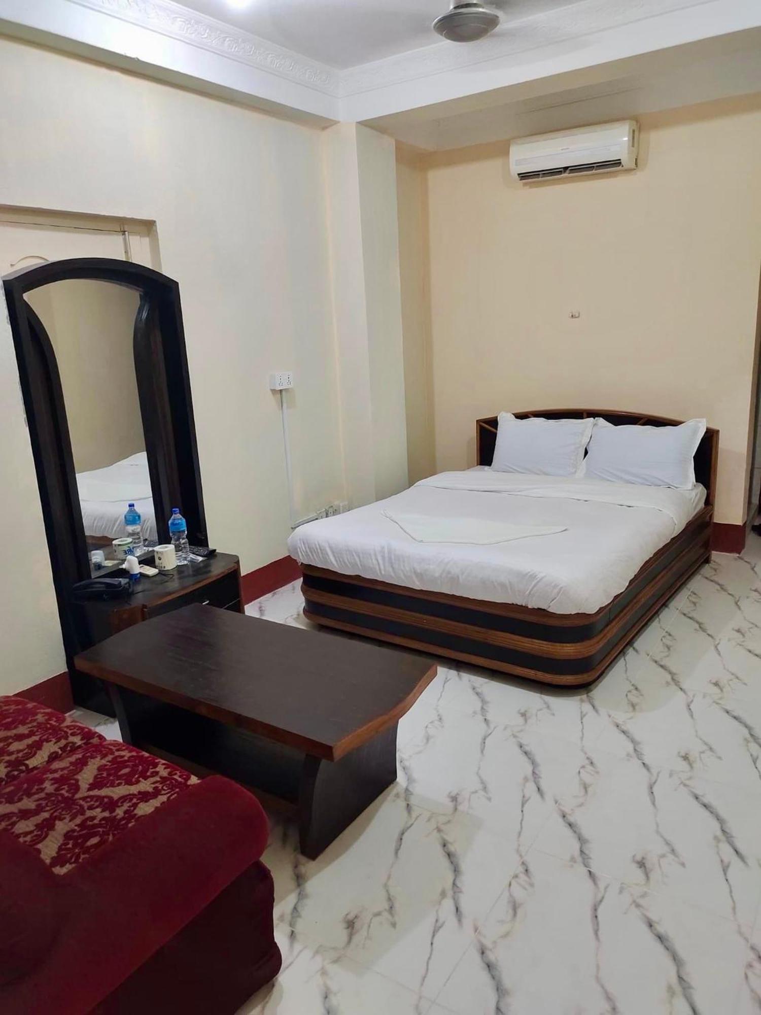 Hotel Samrat Inn Pvt Ltd Lahan Exterior foto